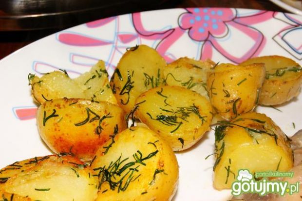 Smażone ziemniaki z koperkiem