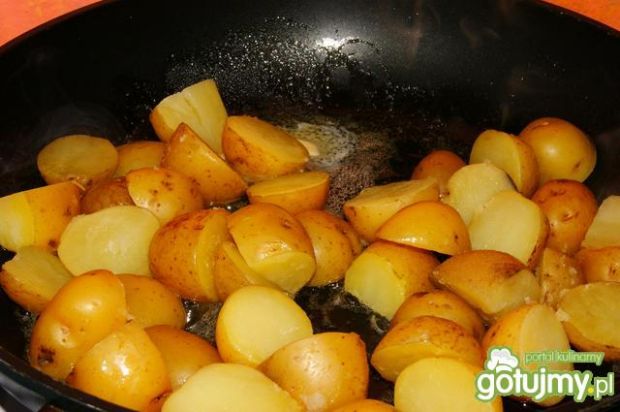Smażone ziemniaki z koperkiem