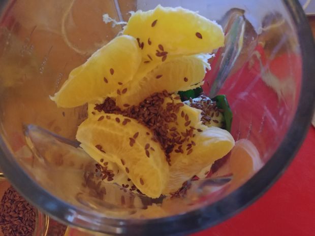 Smoothie szpinakowo-owocowe z siemieniem lnianym