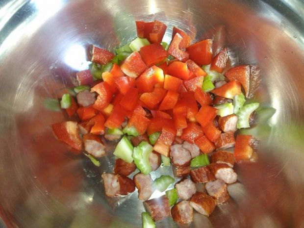 Śniadaniowa sałatka z pomidorami