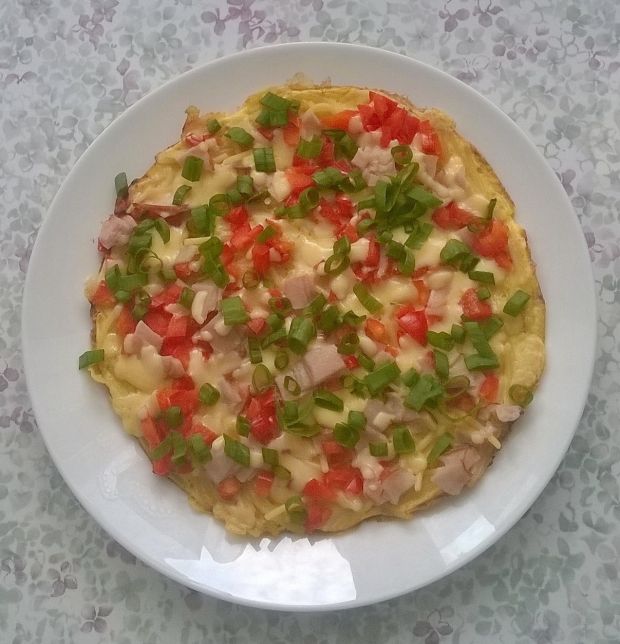 Śniadaniowy omlet jajeczny z warzywami