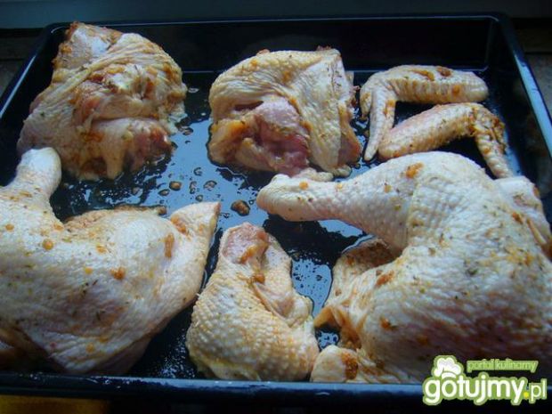 Soczysty kurczak pieczony w ćwiartkach 