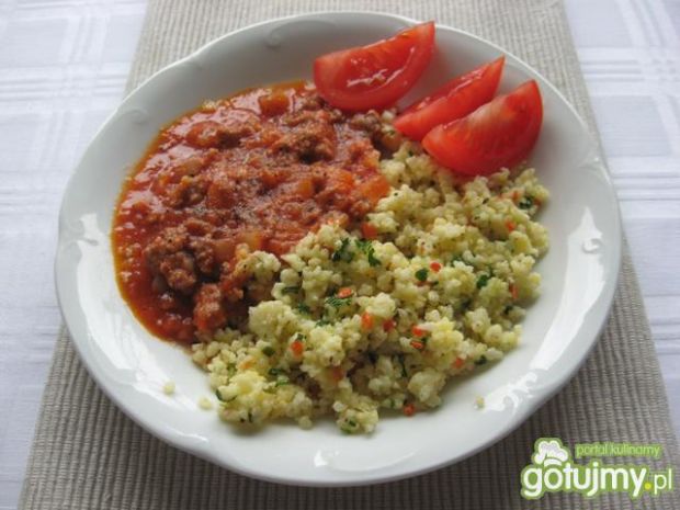 Sos mięsno – pomidorowy z kaszą jaglaną