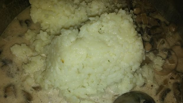 Sos pieczarkowy z ryżem
