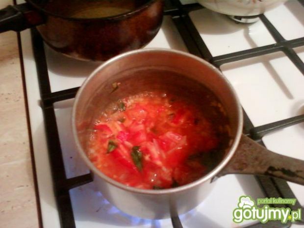 Sos pomidorowy z bazylią