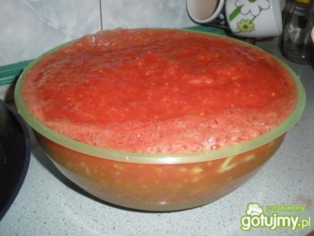 Sos pomidorowy z cukinią