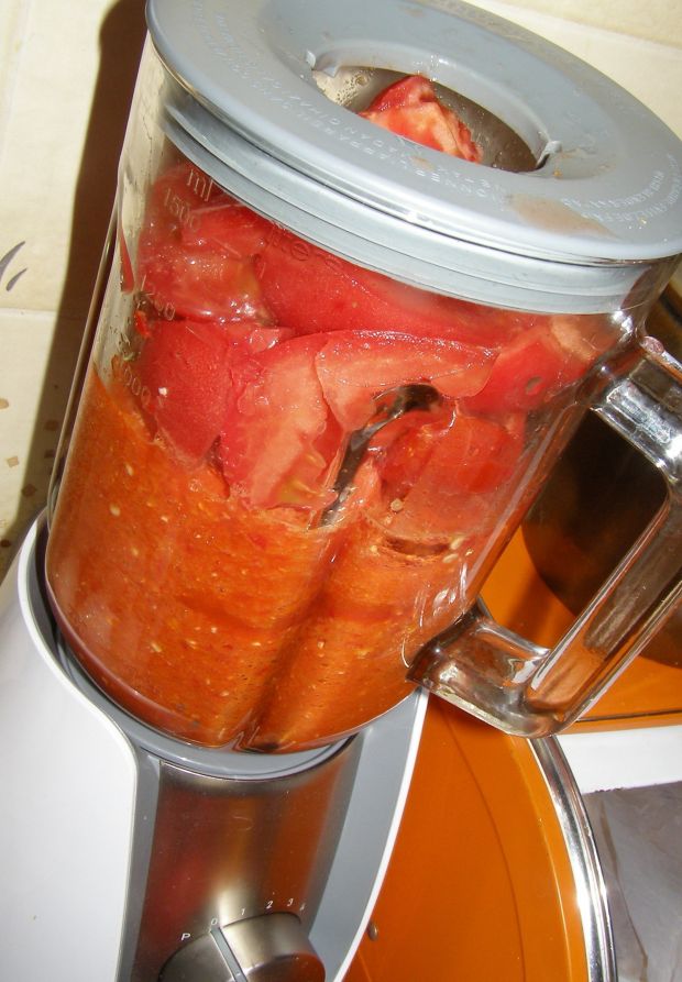 Sos pomidorowy z ostrą papryką