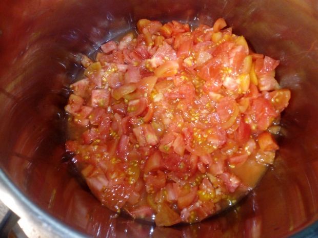 Sos pomidorowy z papryką, patisonem i czosnkiem