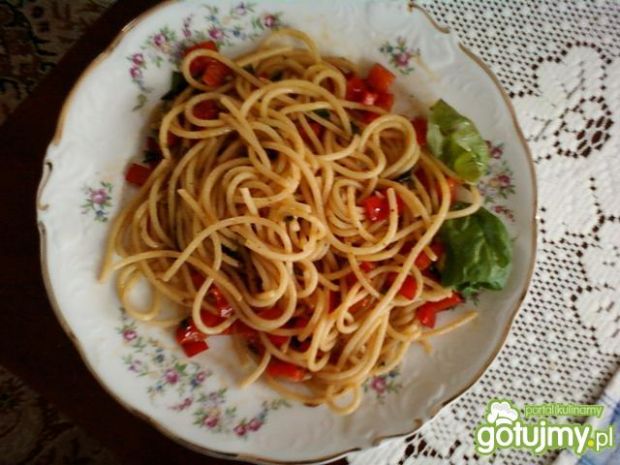 Spaghetti al'a con aglio e olio