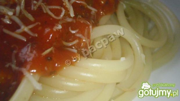 Spaghetti bolońskie z selerem naciowym