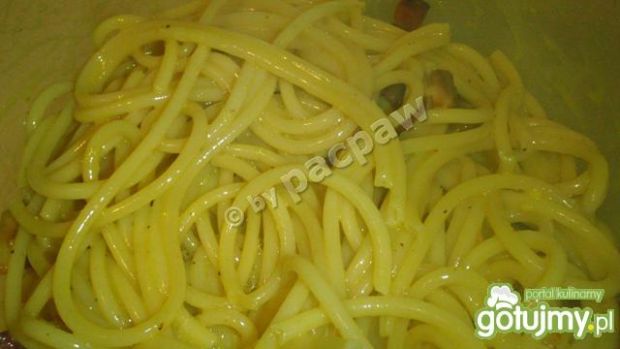 Spaghetti carbonara z grillowanym boczki