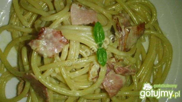 Spaghetti carbonara z polędwicą łososiow