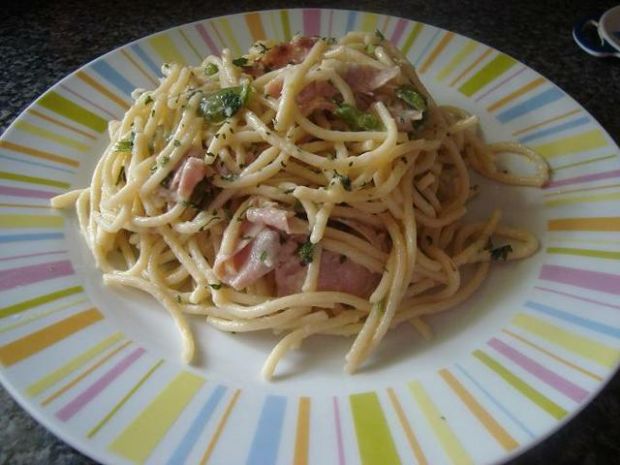 Spaghetti carbonara z szynka i papryka