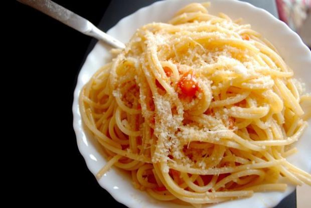 Spaghetti czosnkowo-pomidorowe