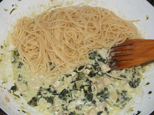 Spaghetti drobiowe ze szpinakiem