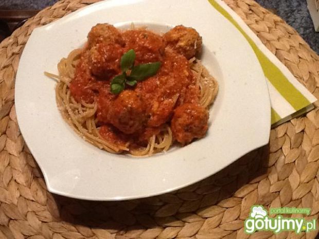 Spaghetti pełnoziarniste z pulpecikami