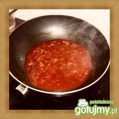 Spaghetti w sosie paprykowo-pomidorowym