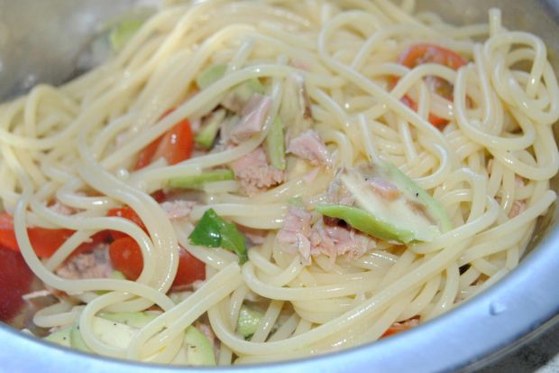 Spaghetti z awokado i tuńczykiem