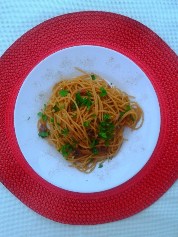 Spaghetti z bułką tartą i anchois