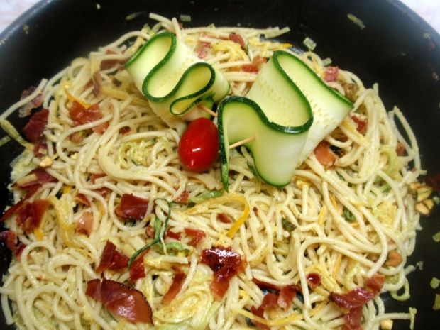 Spaghetti z cukinią żółtą i zieloną 