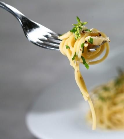 Spaghetti z czosnkiem i oliwą
