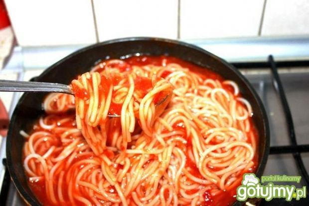Spaghetti  z domowym sosem