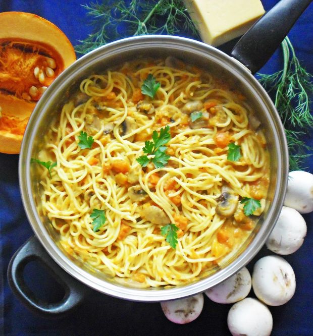 Spaghetti z dynią i pieczarkami