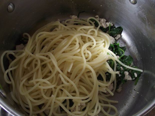 Spaghetti z indykiem i szpinakiem 