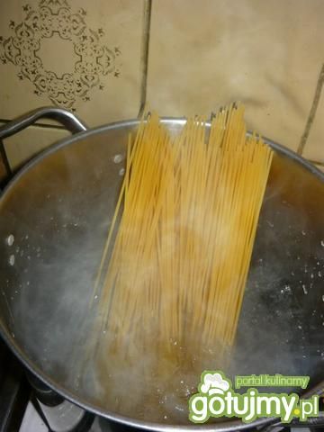 Spaghetti z kiełbasianym sosem