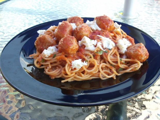 Spaghetti z klopsikami po neapolitańsku