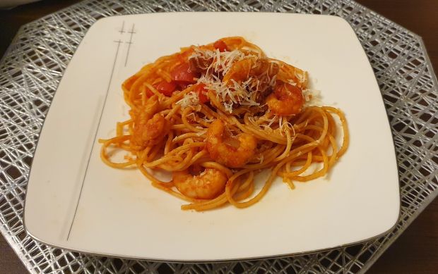 Spaghetti z krewetkami o chorizo