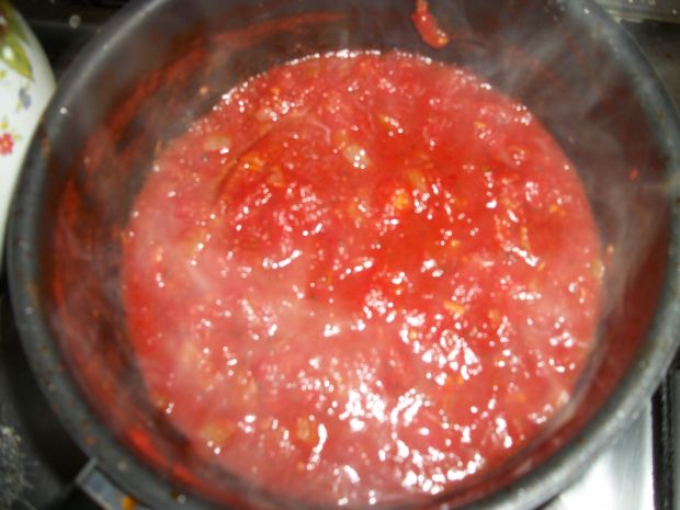 Spaghetti z kulkami mięsnymi i sosem pomidorowym