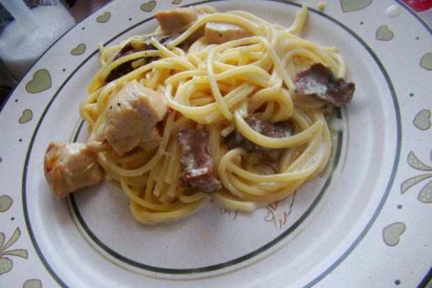 Spaghetti z kurczakiem i maślakiem