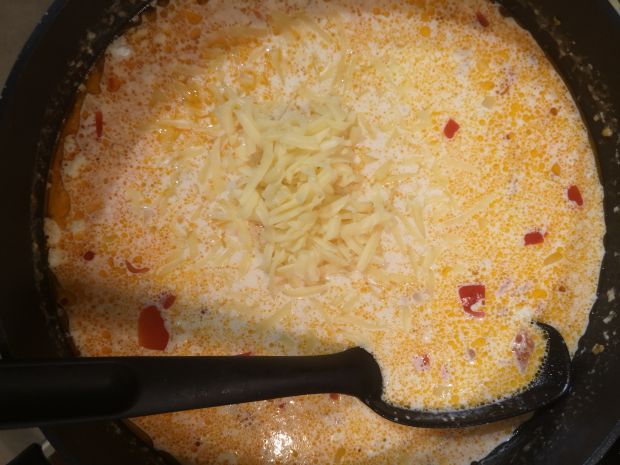 Spaghetti z kurczakiem sosie serowym