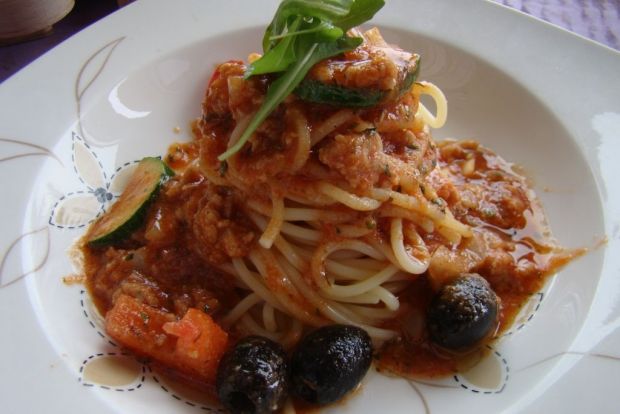 Spaghetti z mięsem i warzywami 