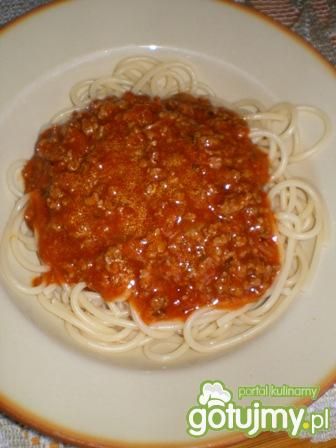 Spaghetti z mięsem mielonym i sosem