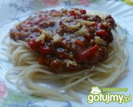 Spaghetti z papryką i mięsem 