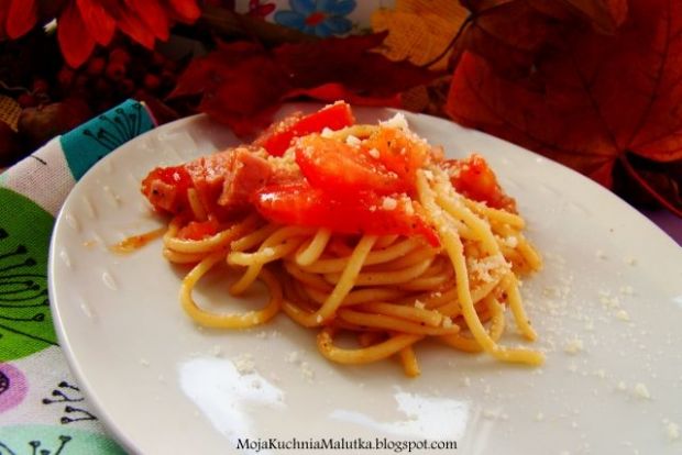 Spaghetti z pomidorami i grana padano 