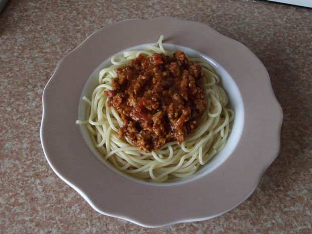 Spaghetti z sosem ala gyros na mięsie mielonym  