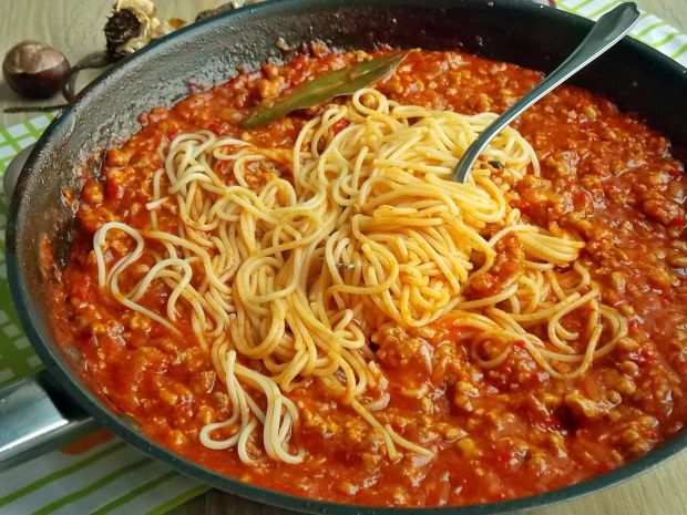 Spaghetti z sosem paprykowym