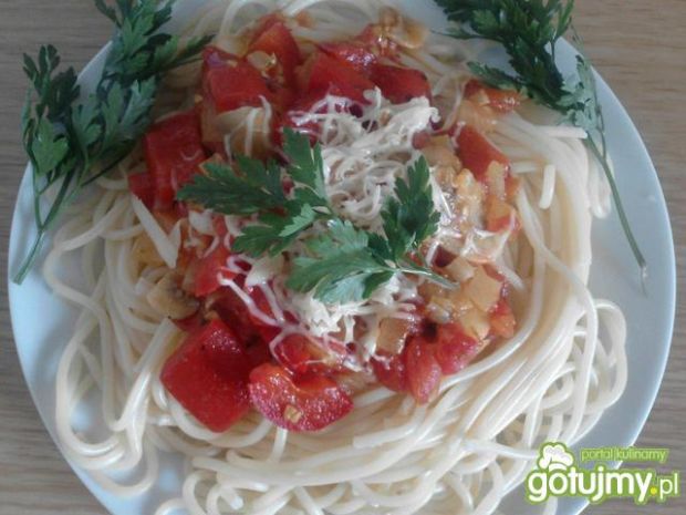 Spaghetti z sosem wielowarzywnym