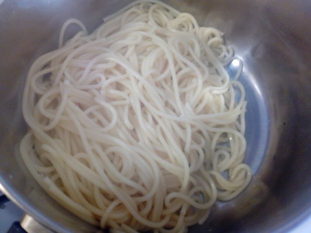 Spaghetti z szynką w sosie śmietanowym