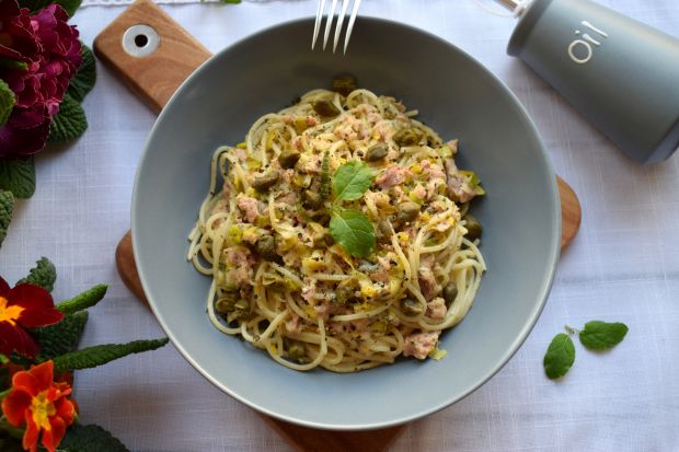 Spaghetti z tuńczykiem, gorgonzolą i kaparami