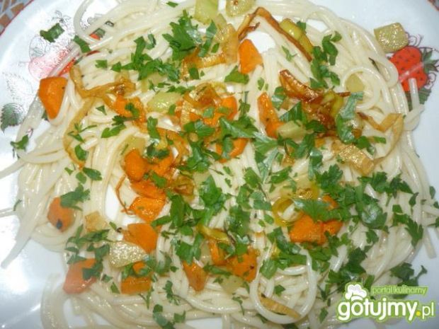 Spaghetti z warzywami z patelni