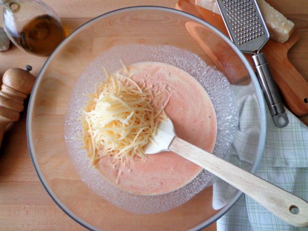 Spaghetti zapiekane w sosie śmietanowo-pomidorowym