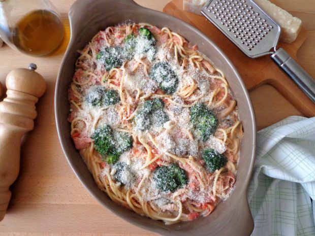 Spaghetti zapiekane z sosie śmietanowo-pomidorowym Spaghetti zapiekane z sosie śmietanowo-pomidorowym