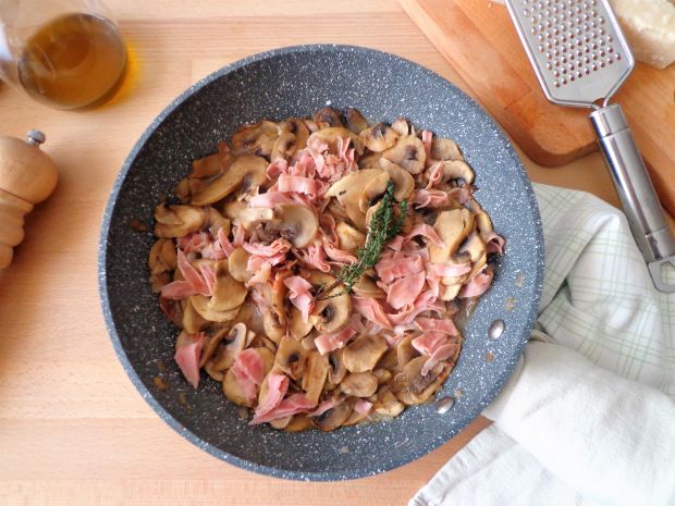 Spaghetti zapiekane z sosie śmietanowo-pomidorowym Spaghetti zapiekane z sosie śmietanowo-pomidorowym