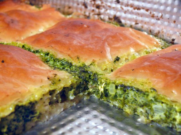 Spanakopita - tradycyjne greckie danie       