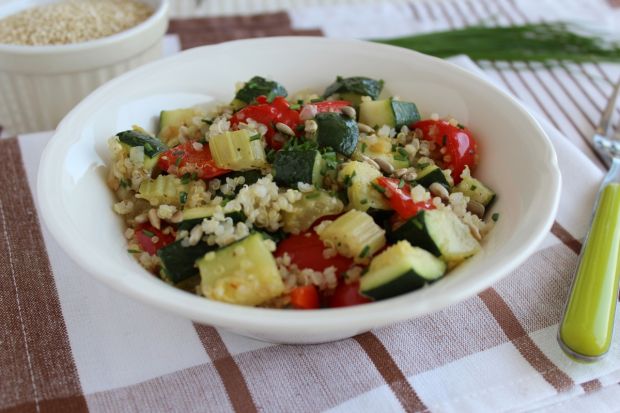 Stir-fry z quinoa i warzywami