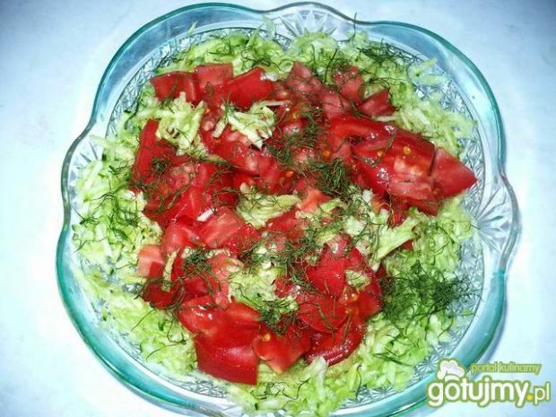 surówka ogórkowo-pomidorowa z dodatkiem